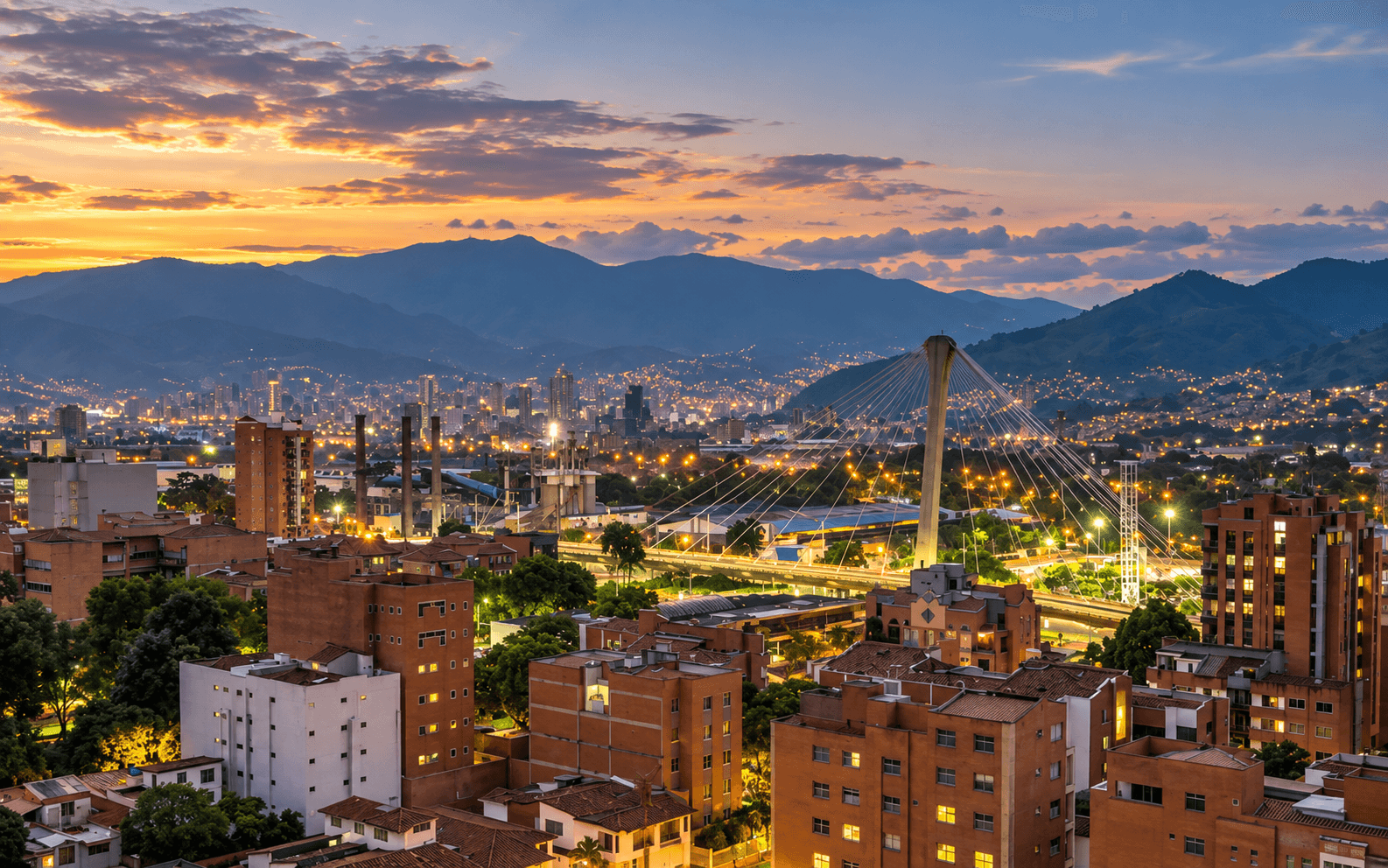 Casa de ladrillo con jardín en una unidad residencial de El Poblado, Medellín